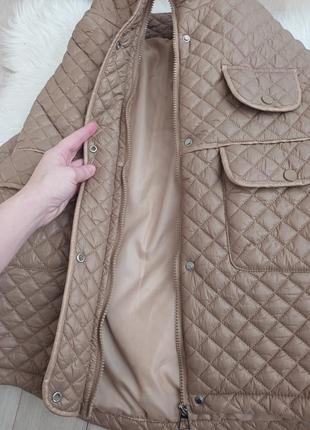 Демісезонна курточка вітровка жіноча стьобана коричнева бежева8 фото