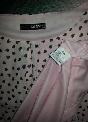 Нежно-розовое платье в сердцах от quiz.4 фото