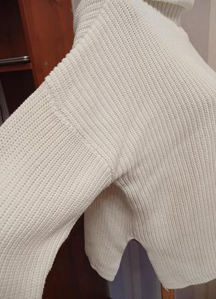 Белый свободный объемный свитер8 фото