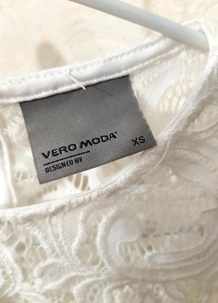 Vero moda блуза кружевная белая с воланами без рукавов повседневная/нарядная женская кофточка10 фото