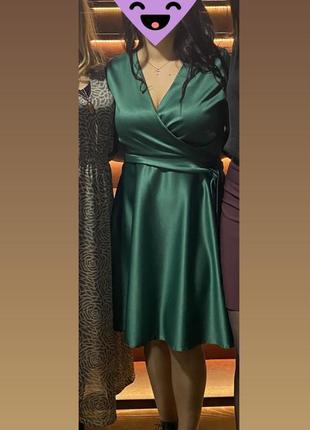 Шикарне атласне плаття смарагдового кольору2 фото