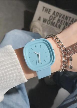 Часы наручные. минималистичный дизайн. модные женские часы