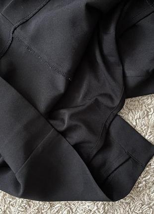 Чорна сукня з широкими рукавами кльош з завʼязками5 фото