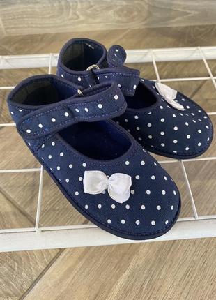 Детские тапочки в сад тапки синие в горошек с бантиком синие туфельки босоножки сандали на липучке1 фото