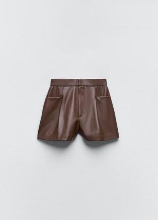 В наявності шорти