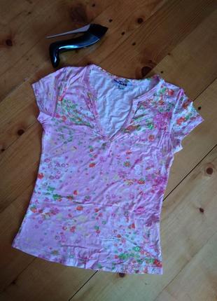 Супер класна натуральна футболочка в квітковий принт