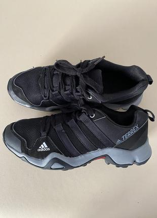 Кроссовки adidas terrex.