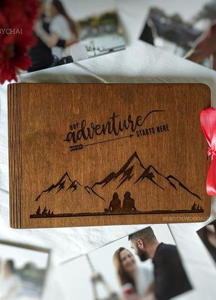 Фотоальбом з дерева красиво запакований | дерев'яний фотоальбом для закоханих на подарунок1 фото