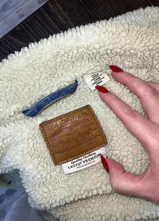 Джинсова куртка з овчиною levi’s premium xs