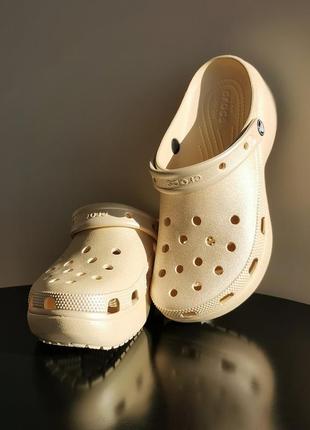 Сабо з блискітками crocs classic platform shimmer, w7, w8, w9, w102 фото