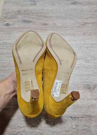 Сонячні жовті туфлі на каблуках minelli замшеві2 фото
