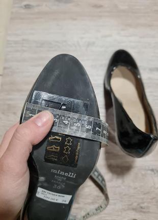 Шкіряні лакові туфлі minelli на каблуках8 фото
