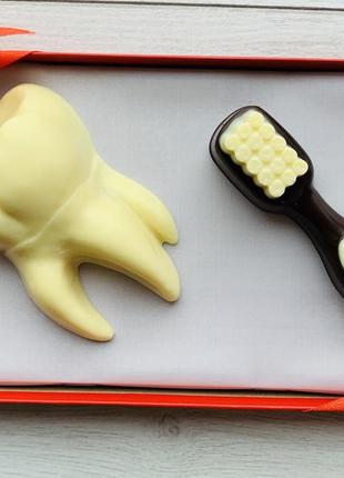 Подарок на день стоматолога. подарок стоматологу. шоколадный набор зуб и щётка.