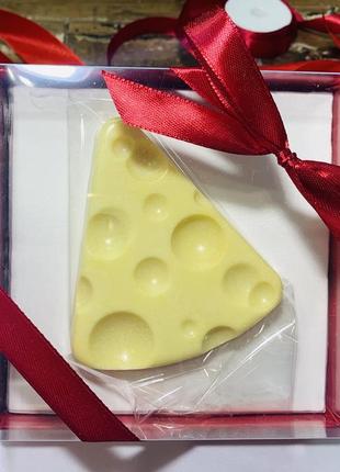 Шоколадный кусочек сыра. шоколадные подарки на новый год 2024.1 фото