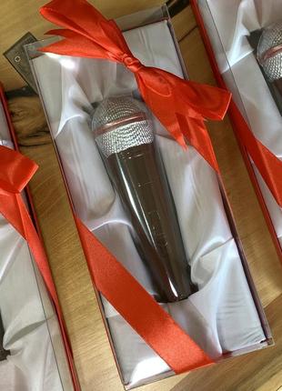 Шоколадный микрофон 3d в натуральную величину. микрофон из шоколада в премиальной коробке с бантом.