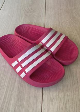 Детские шлепанцы adidas duramo slide k1 33р. 22 cm.