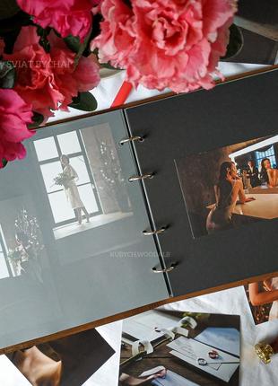 Деревянный альбом для фото с вашими надписями (инициалами) - подарок на свадьбу, годовщину отношений3 фото