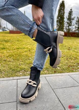 Женские демисезонные черные ботинки челси с цепочкой на бежевой подошве натуральная кожа4 фото