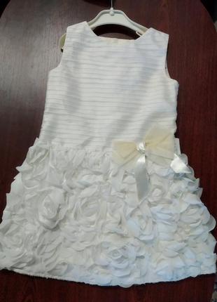 Платье белое 2 года праздничное цветка бант розы