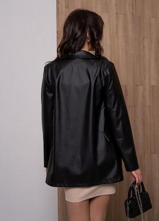 Стильный черный свободный пиджак из эко-кожи4 фото