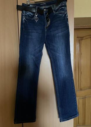 Новые прямые джинсы