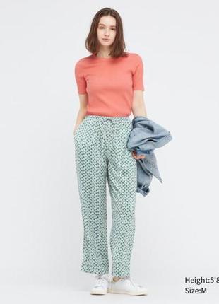 Прямые атласные брюки uniqlo