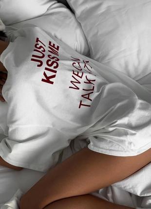 Качественная оверсайз футболка just kiss me 🔥2 фото