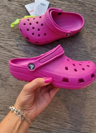 Magenta crocs sales