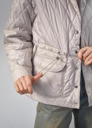 Трендовая стеганая деми куртка с большими карманами5 фото