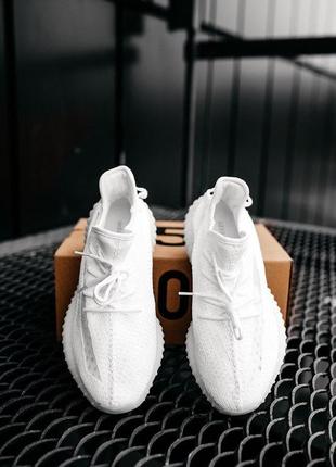 Кроссовки adidas yeezy boost 350 v2 triple white3 фото