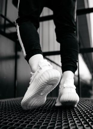 Кроссовки adidas yeezy boost 350 v2 triple white4 фото