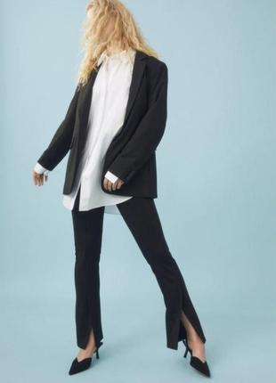 Расклешенные брюки с разрезом h&amp;m однотонные черные кэжуалы