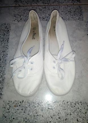 Белоснежные кеды moli