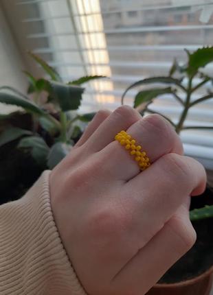 Кольцо з бисера жёлтое колечко з бисера для девочки в технике крестик обычное колечко3 фото