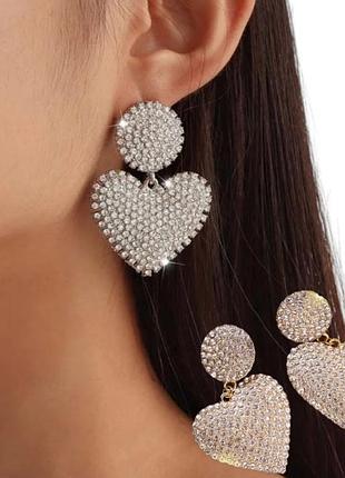 Серьги подвески в стразах камнях