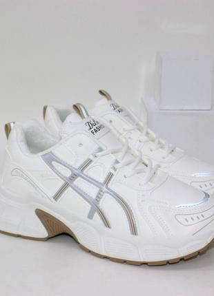 Білі кросівки на високій підошві, белые кроссовки на высокой подошве, жіеосі кросівки зі світловідбивними елементами