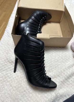 Босоножки zara