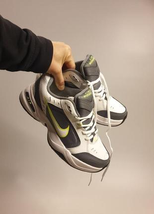 Nike air monarch iv
•white grey green