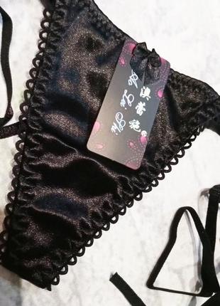 Трусики жіночі атласні на зв'язках.