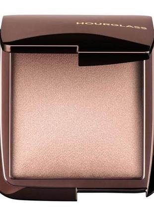 Пудра с эффектом сияния hourglass ambient™ lighting finishing powder luminous light 10 г1 фото