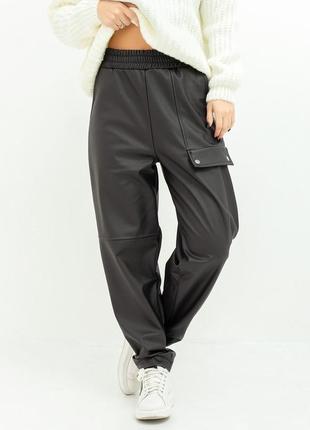 Черные теплые кожаные брюки с клапаном1 фото