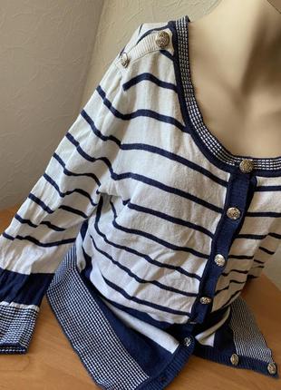 Полосатый кардиган свитер сведр с крупными пуговицами