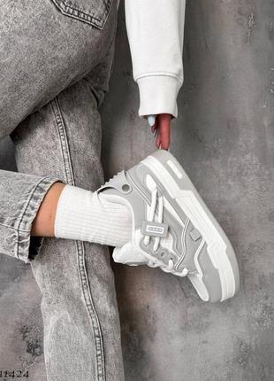 Стильні та зручні кросівки
☑ колір: сірий+білий, екошкіра/текстиль2 фото