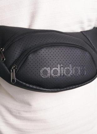 Черная adidas бананка из перфор. кожзама