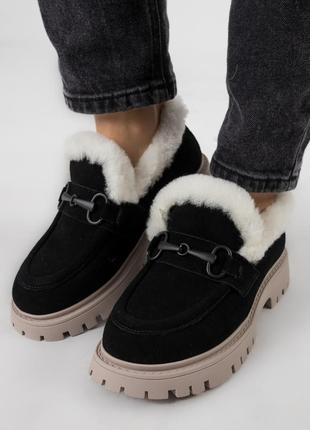 Туфли замшевые зимние женские на невысоком толстом каблуке, на платформе, с мехом, черные 1763ц