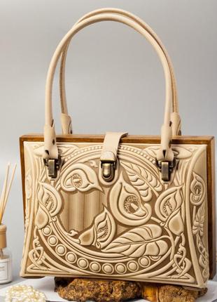 Авторская кожаная сумка ручной работы с тиснением бежевая | деловая кожаная сумка женская, саквояж1 фото