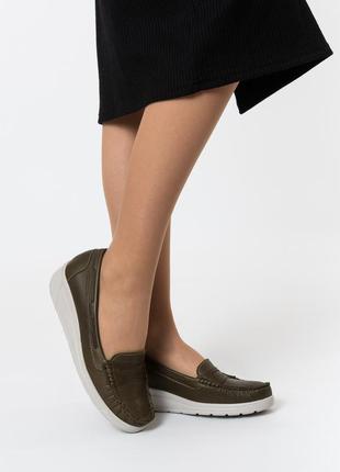 Туфли женские зеленые кожаные на танкетке,на платформе,закрытые,на невисокой подошве 991тz