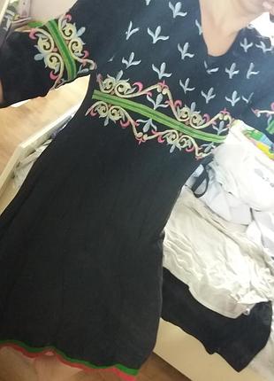 Платье свободное с вышивкой