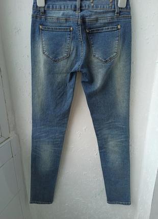 Крутые джинсы с стразами камнями скинни3 фото