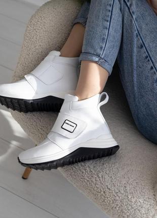 Кожаные белые женские демисезонные ботинки8 фото